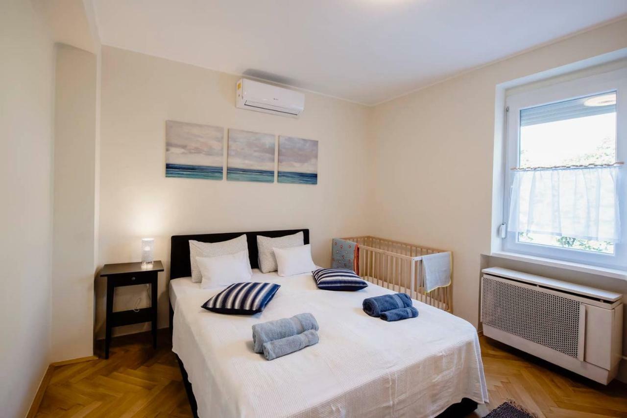 Viola Family Apartman Free Parking Pécs Exterior foto