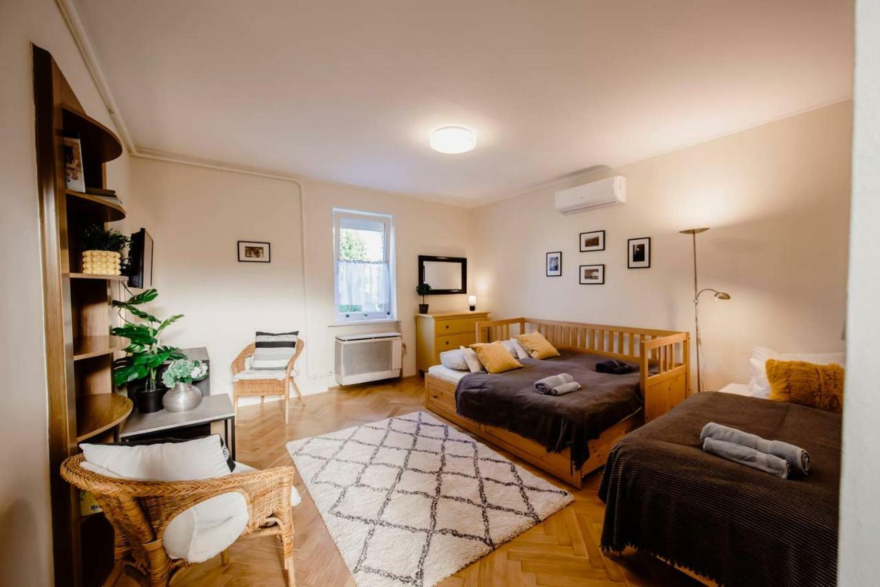 Viola Family Apartman Free Parking Pécs Exterior foto